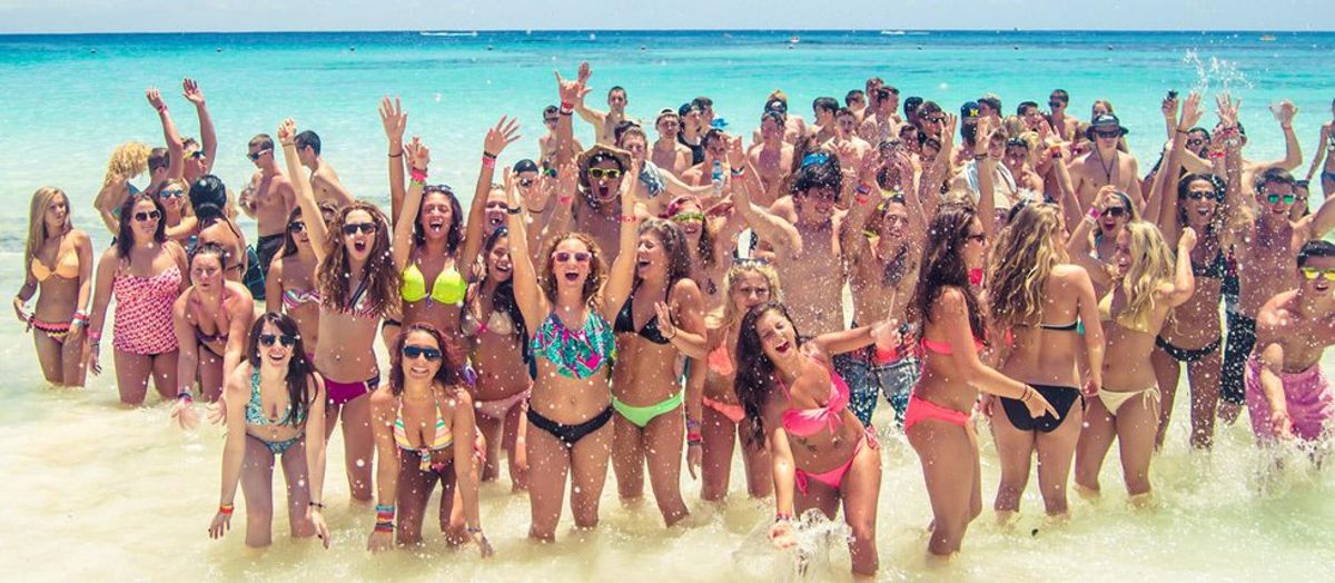 36 Thoughts You Have While Sitting on the Beach on Spring Break 2015