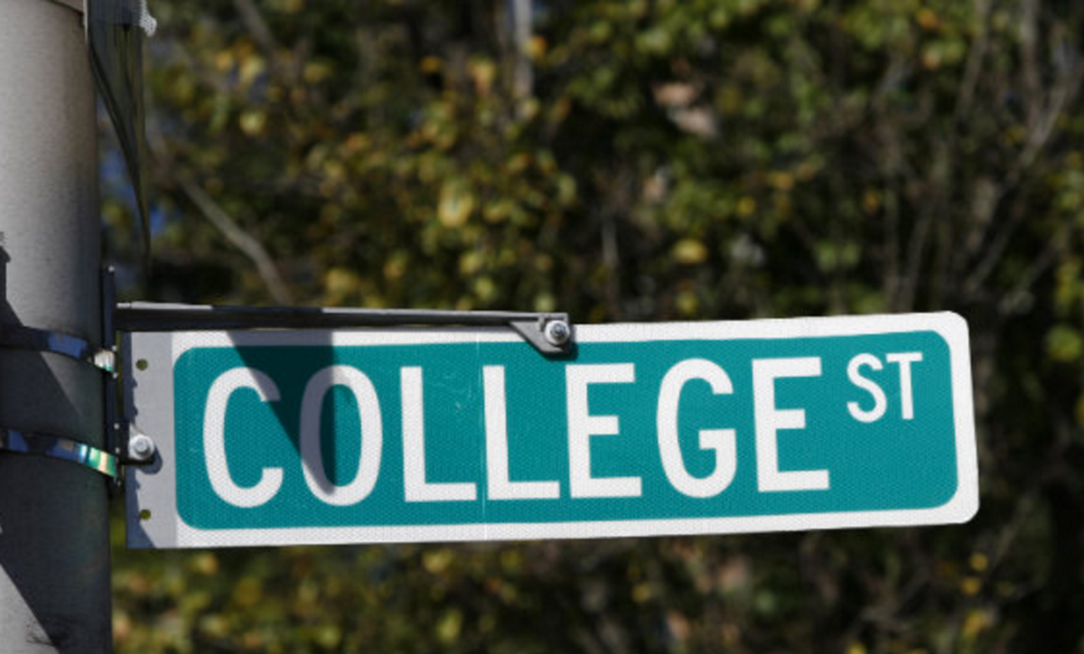 8 Benefits Of Going To College In-State