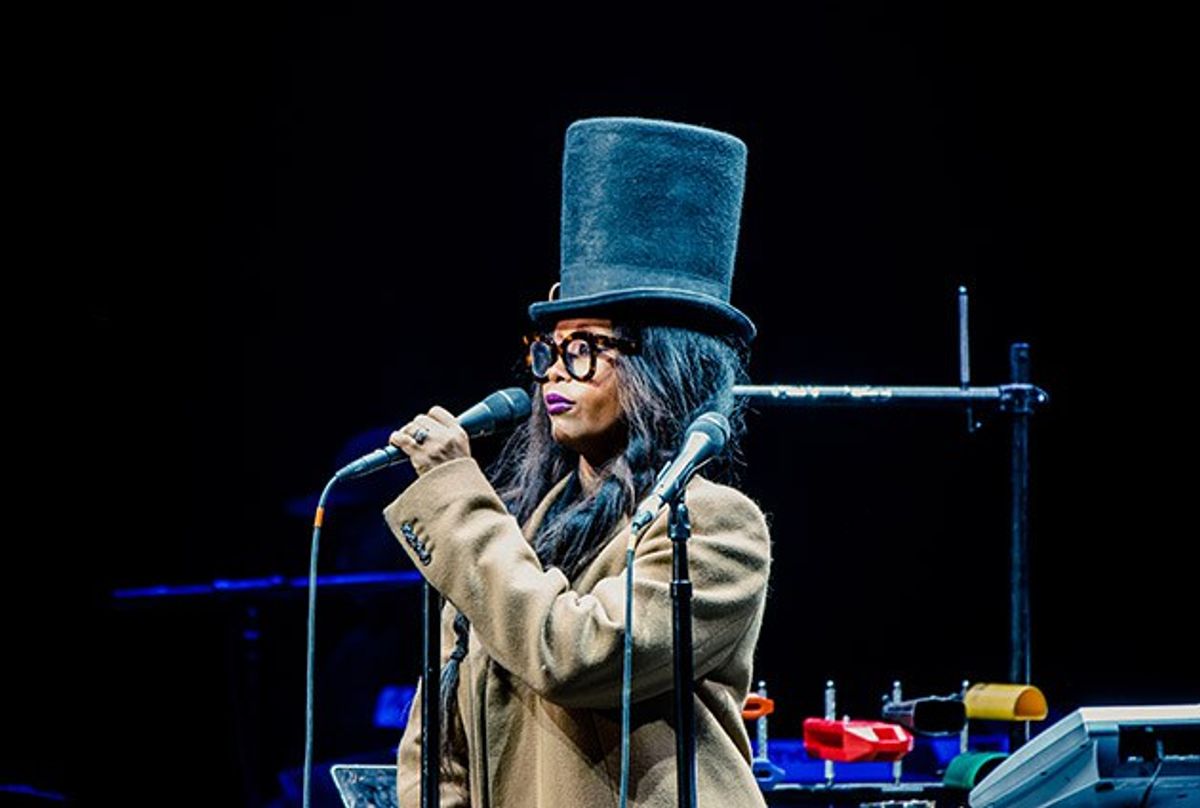 Erykah Badu's Set Can Make You Put Your Phone Down