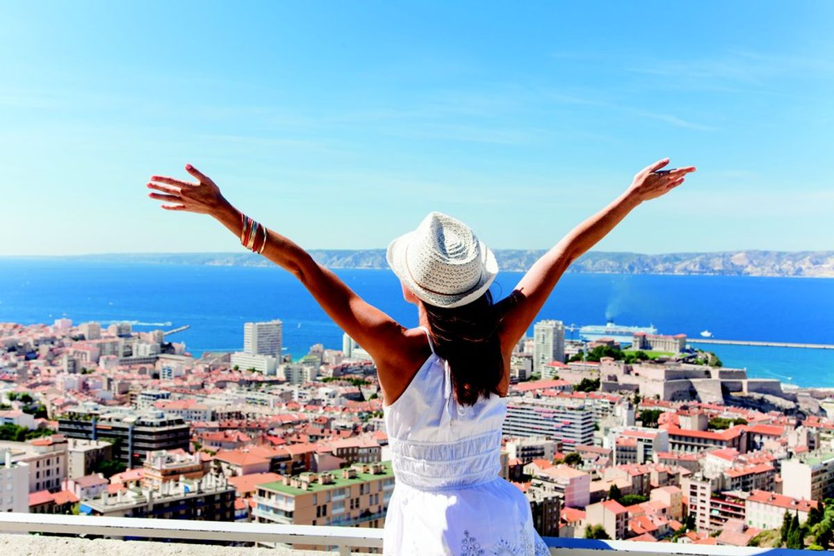 The Emotional Roller Coaster That Is Your BFF Studying Abroad