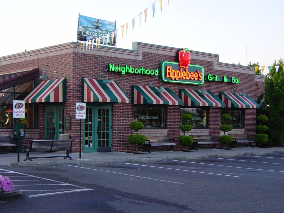 10 Reasons Why Applebee's is the Best