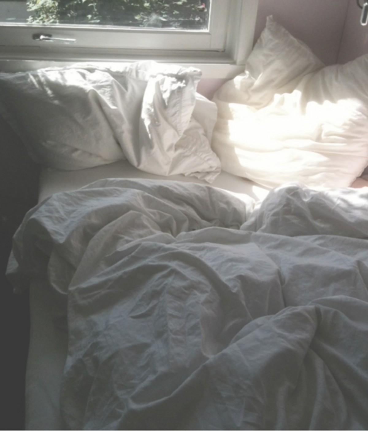 27 Things College Students Think Before Leaving Bed