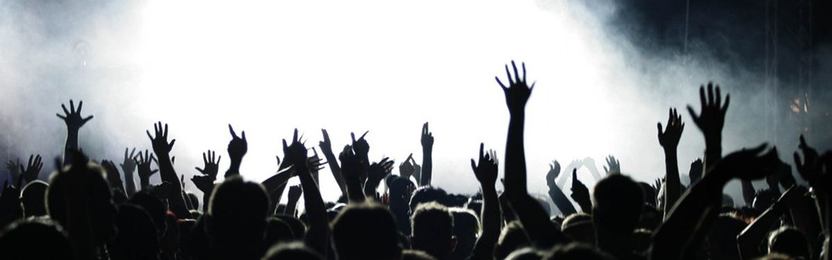 10 Signs You Are A Concert Addict