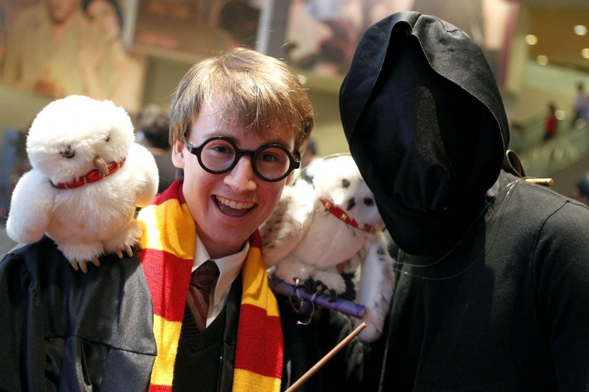 10 Signs That You're A Harry Potter Fanatic