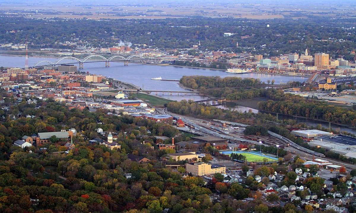 10 Signs You're From The Quad Cities