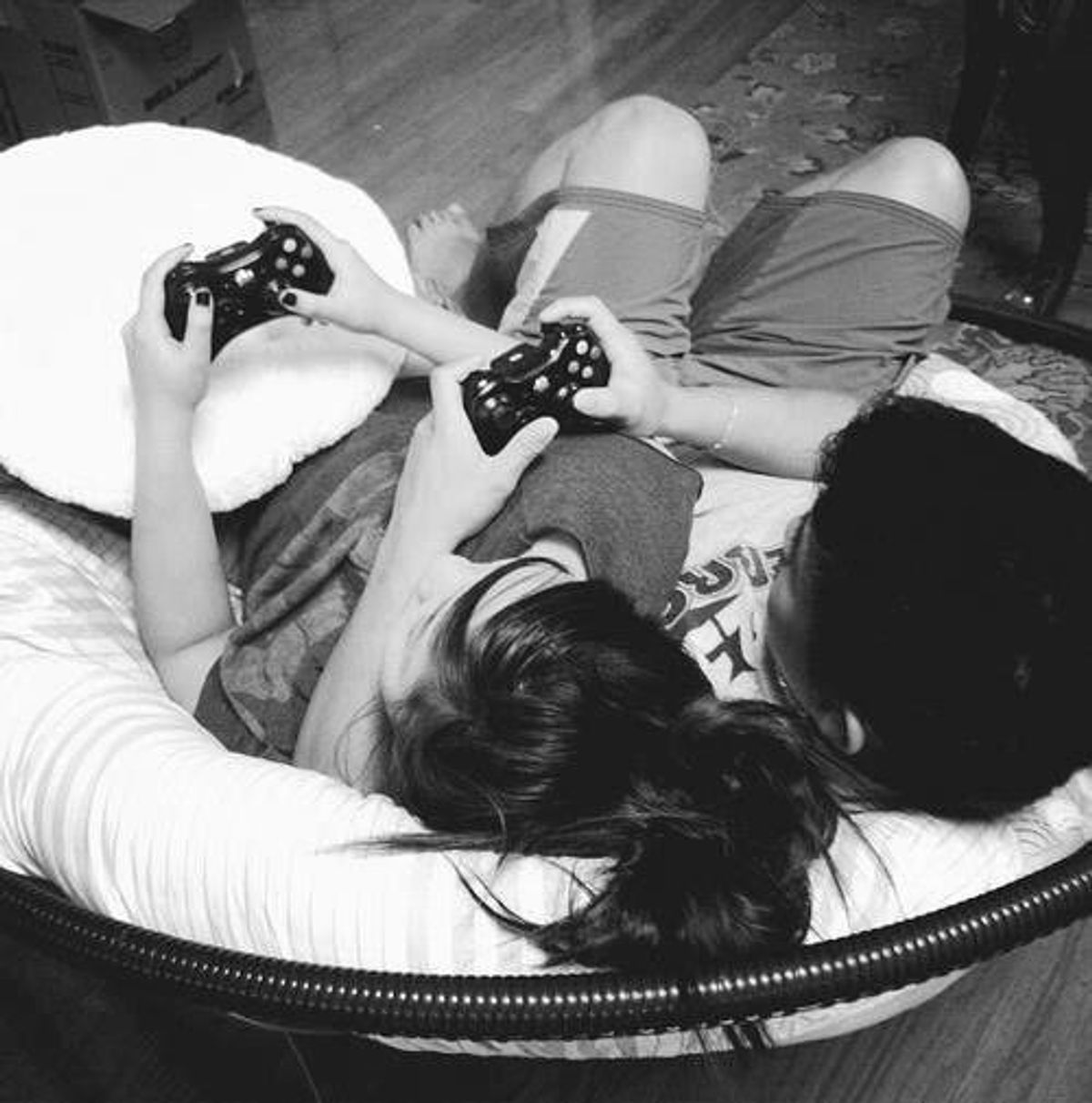 7 Gifs That Describe Gamer Couples