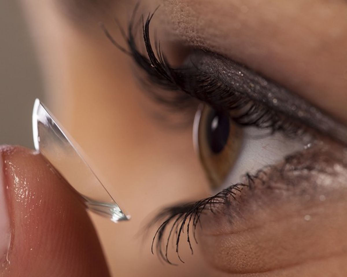 11 Pains Only People With Contact Lenses Understand