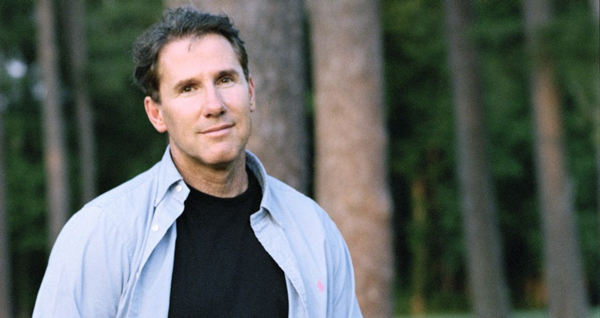 Why We Love To Hate Nicholas Sparks