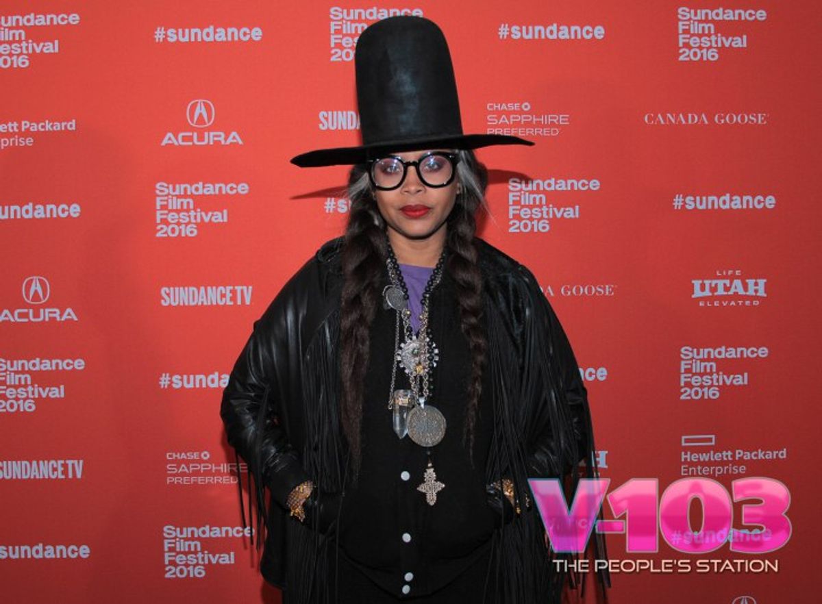 5 Reasons We Love The 'Clap Back Queen' Erykah Badu