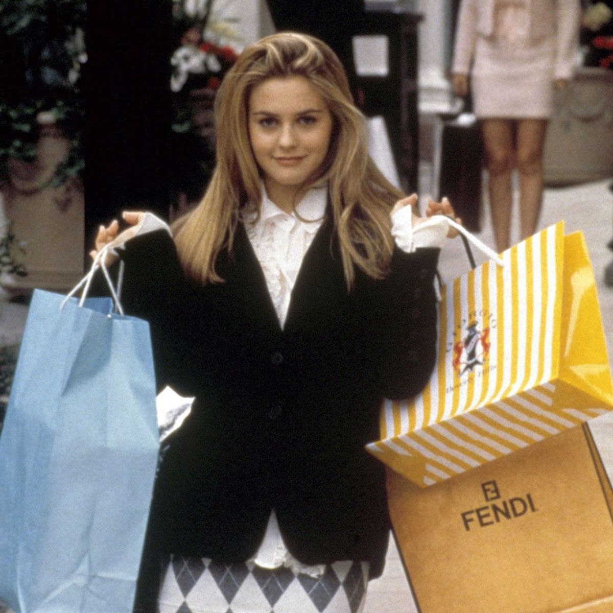 20 Struggles Of Working The Outlet Malls