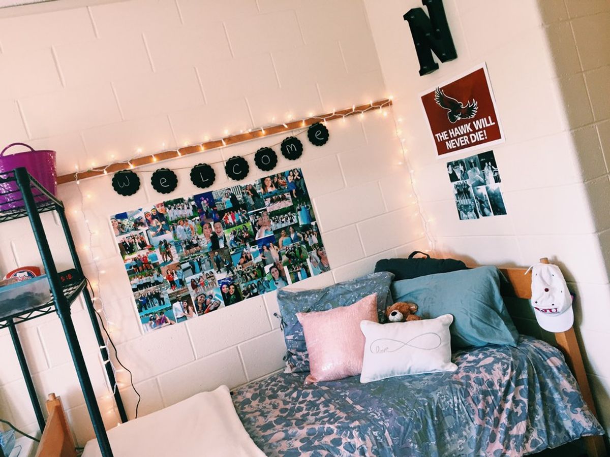 10 Stages Of Moving Into Your Dorm Room