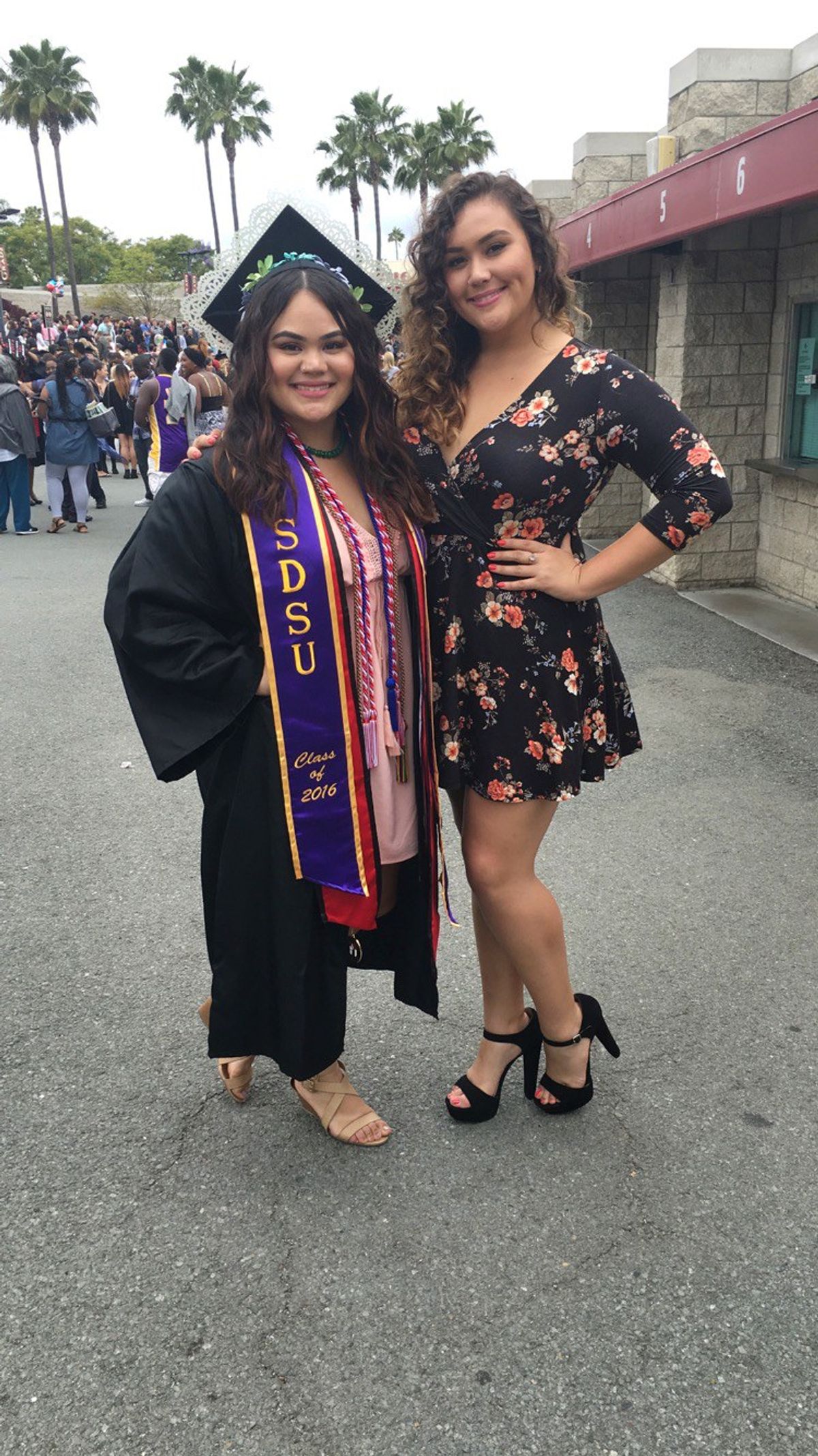 8 Perks Of Attending The Same College As Your Older Sister