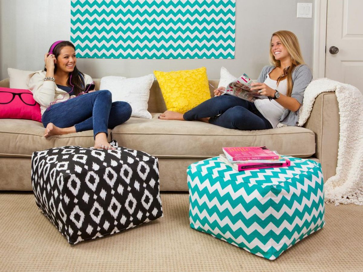 Seven Ways To Coordinate With Your Roommate