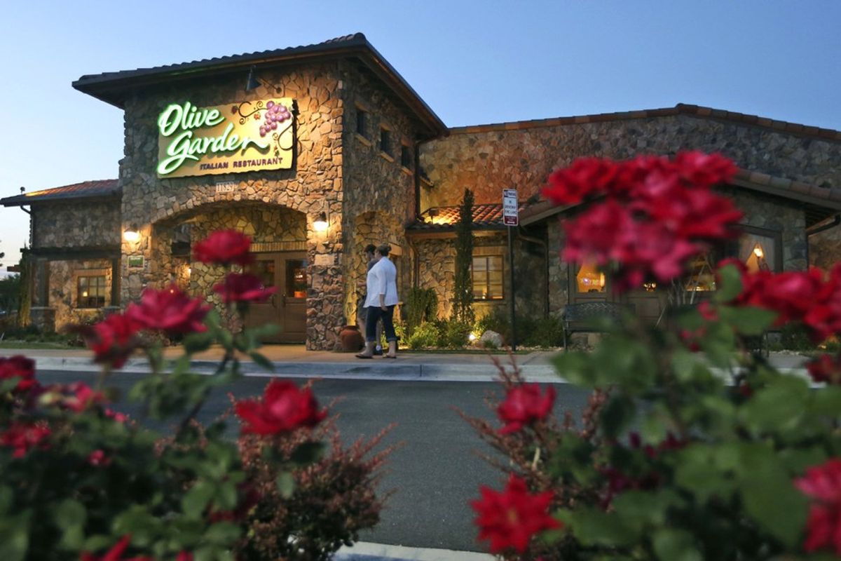 10 Confessions of an Olive Garden Worker