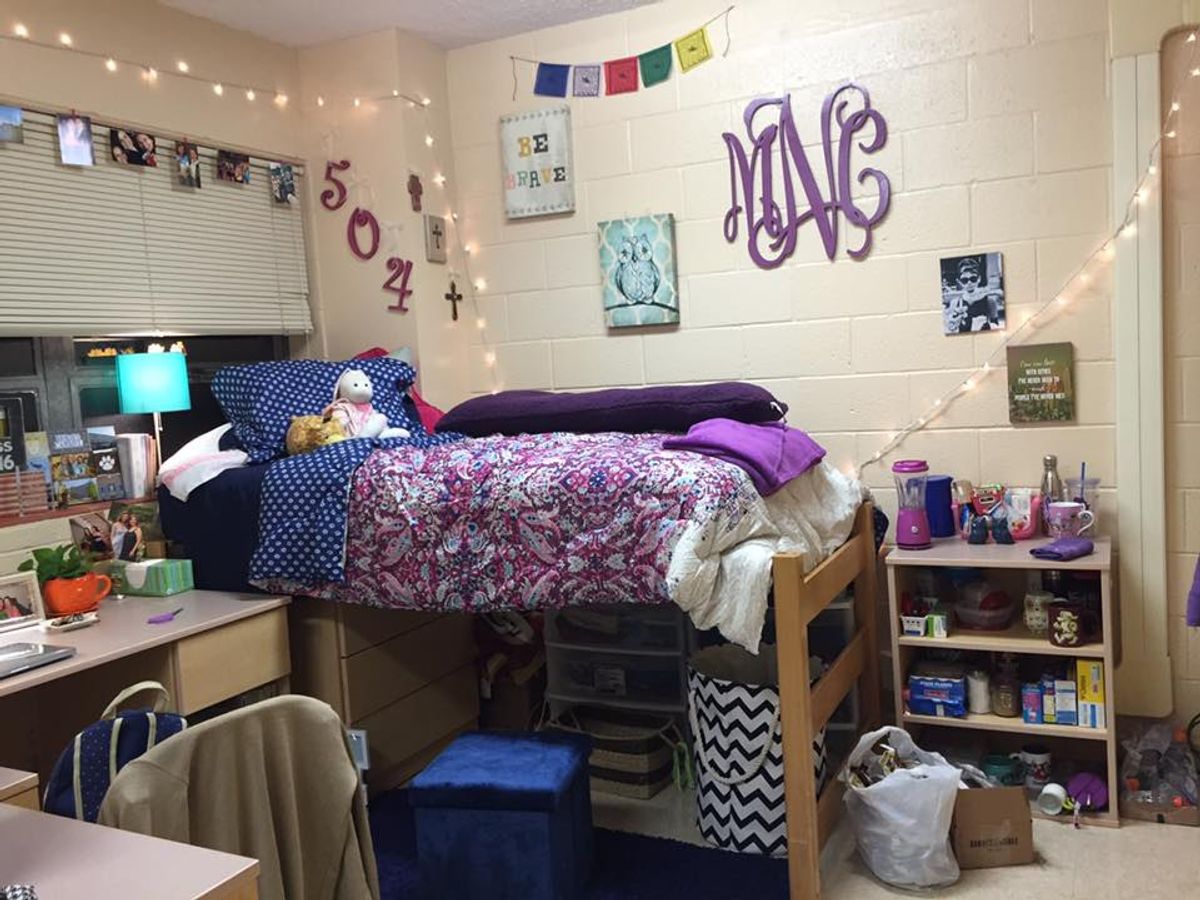 16 Thoughts Freshmen Have Their First Week of College