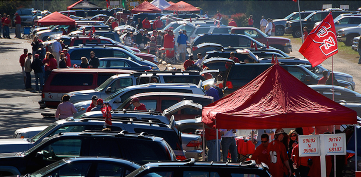 A Basic Girl's Guided Timeline To Tailgate