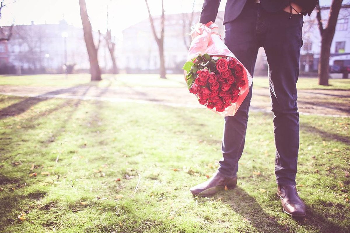 8 Romantic Gestures That Should Make A Comeback