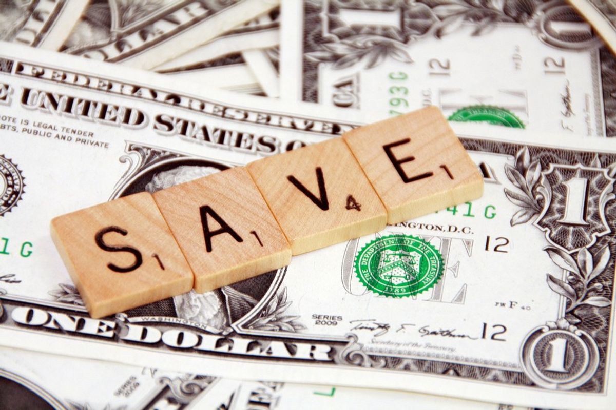 Five Simple Ways To Save Money In College