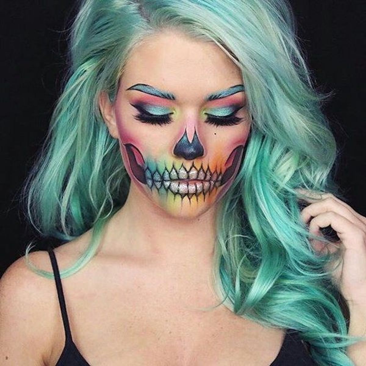 13 Beautiful Halloween Makeup Looks That Speak For Themselves