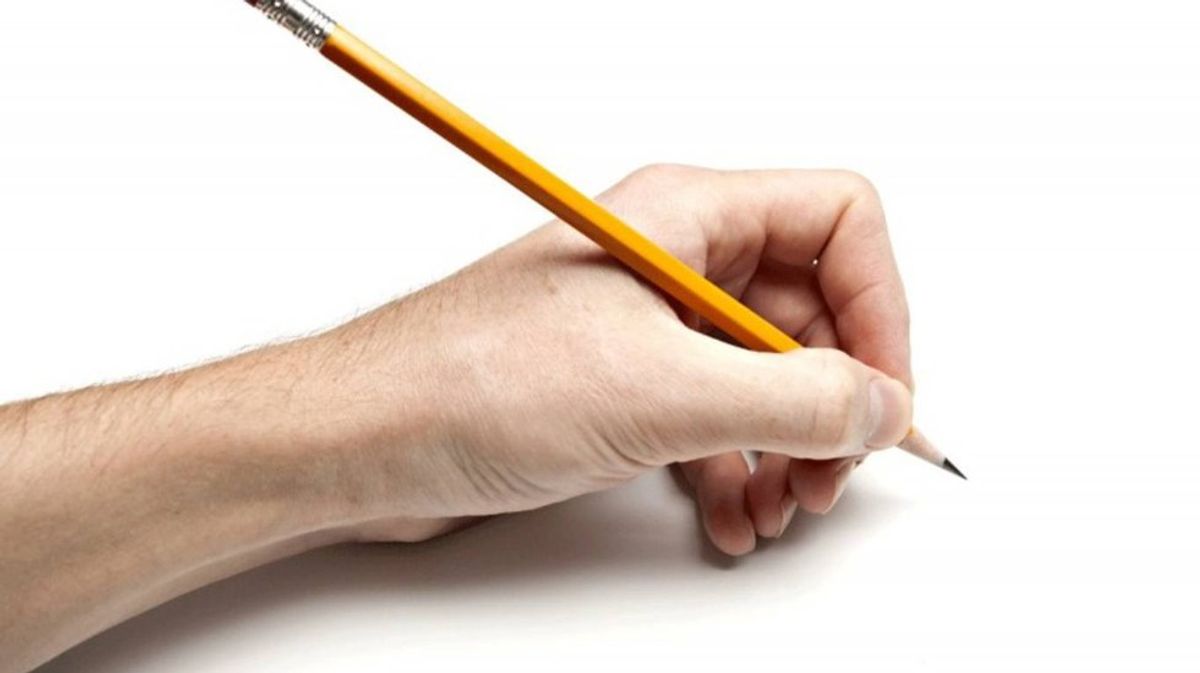 10 Struggles of Being Left Handed