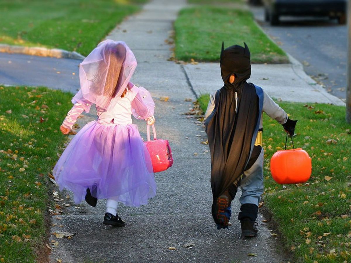 8 Reasons Your Childhood Halloween is What You Want Right Now