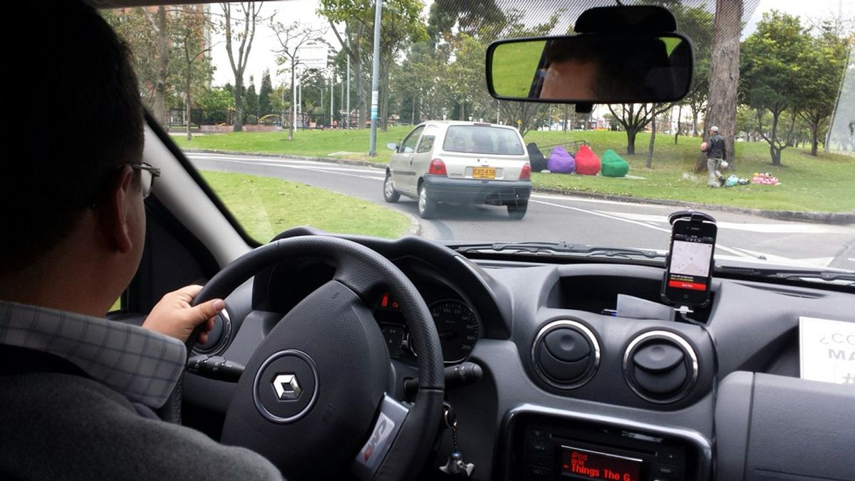 "Did You Know That Steak N' Shake Has Cheese Sauce?": My First Ride As An Uber Driver