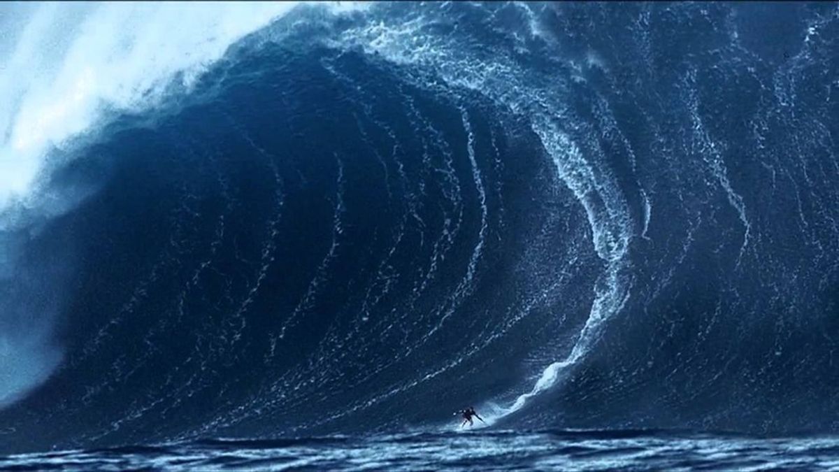 California Born And Raised Girl Goes Surfing For The First Time