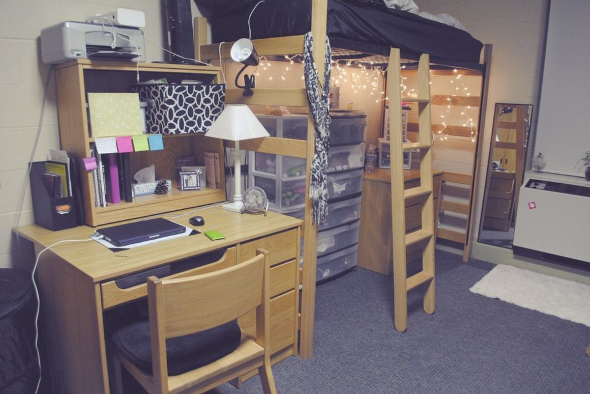 10 Struggles Of Living In A Dorm