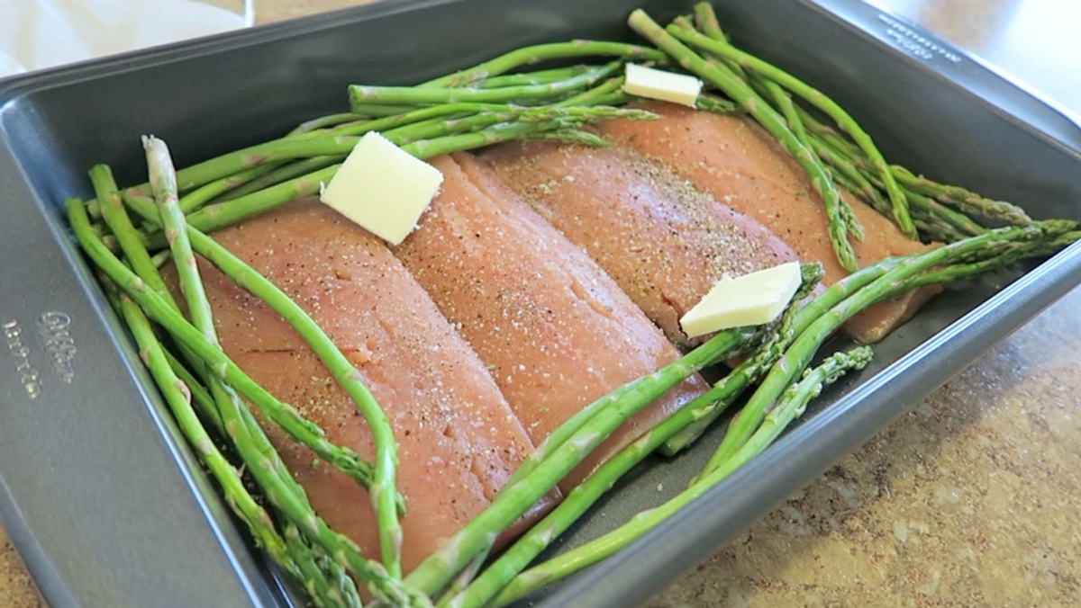 Simple 1-Pan Dinner: Salmon And Asparagus