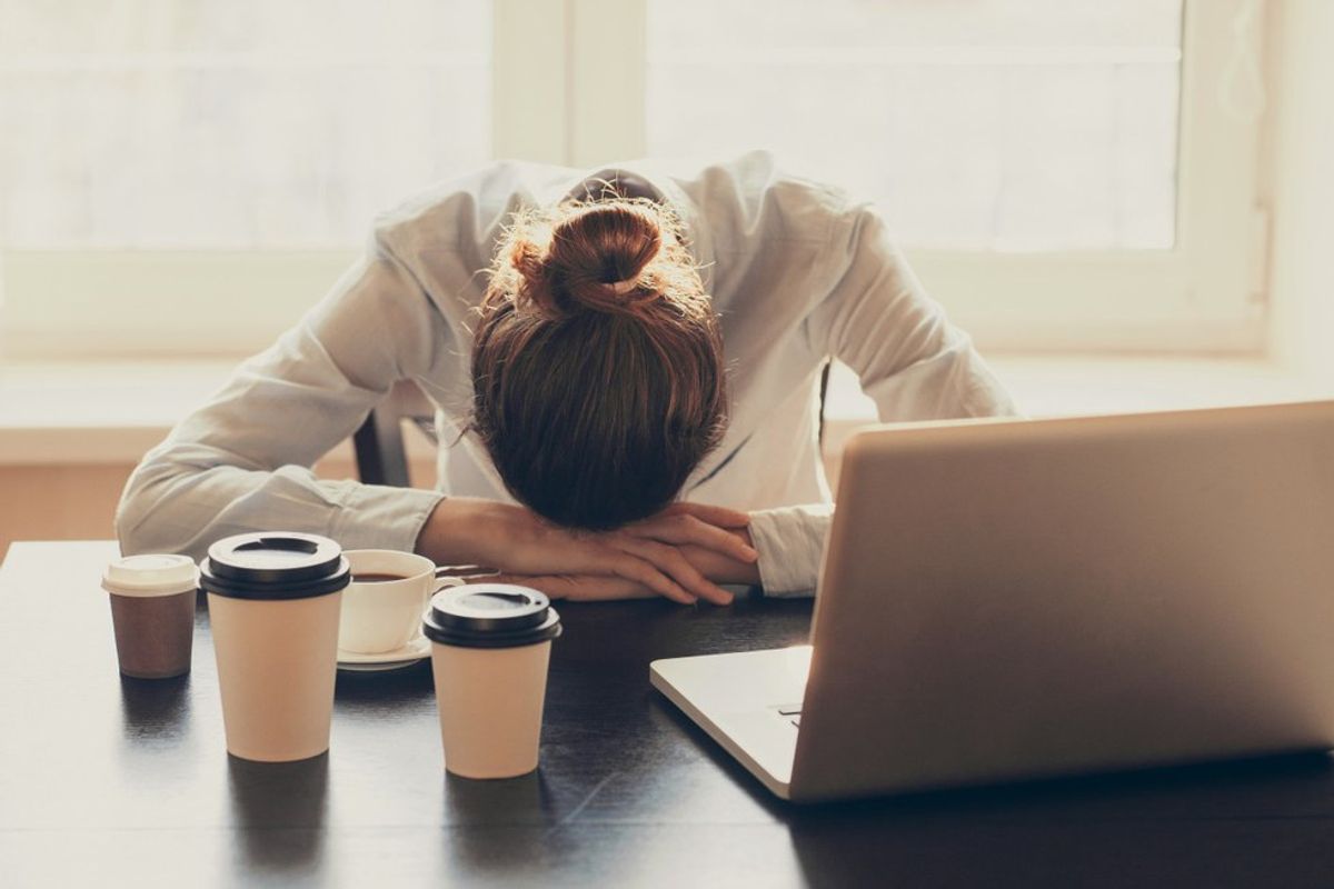 The 5 Stages Of Surviving An All Nighter