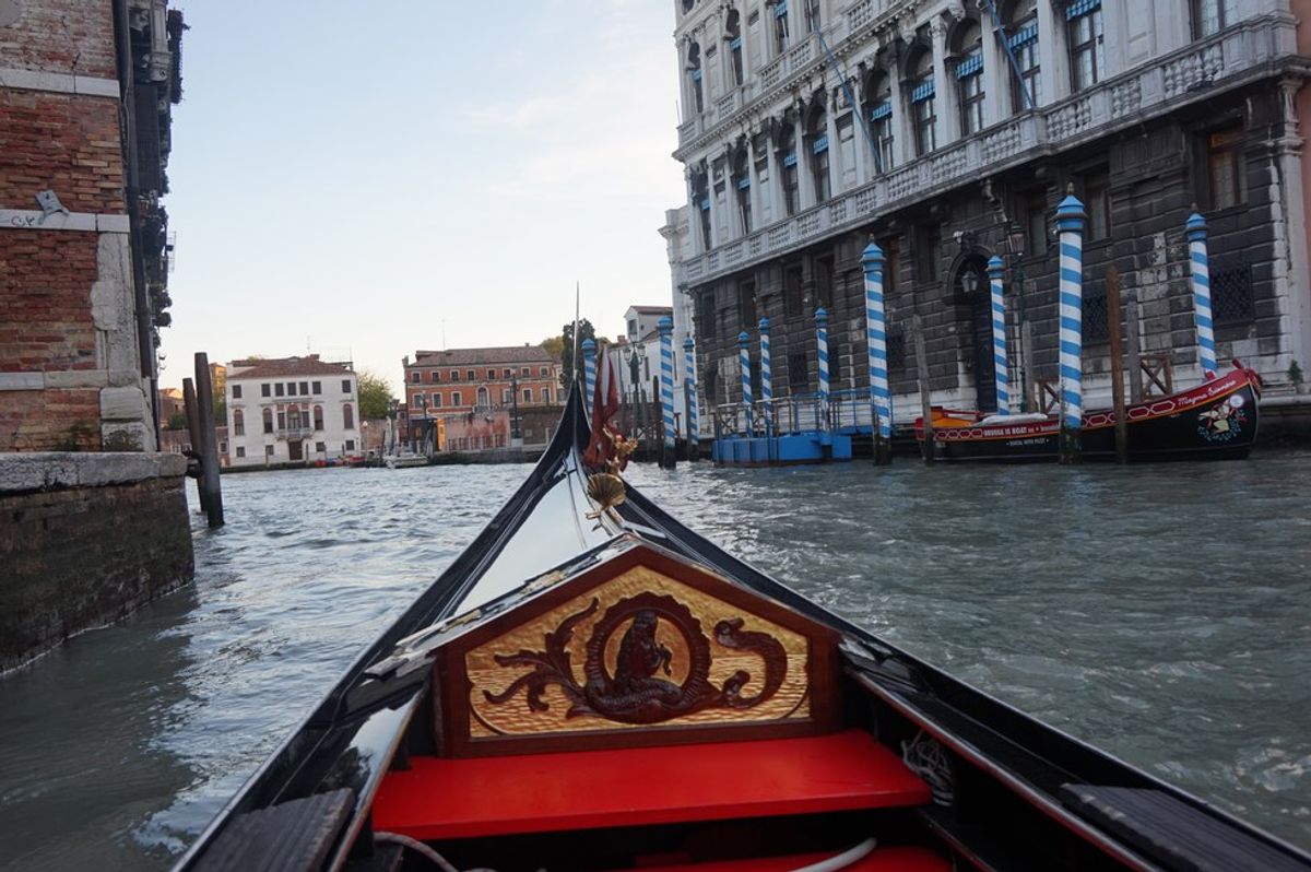 Watch: Study Abroadin' in London: Venetian Gondola Ride