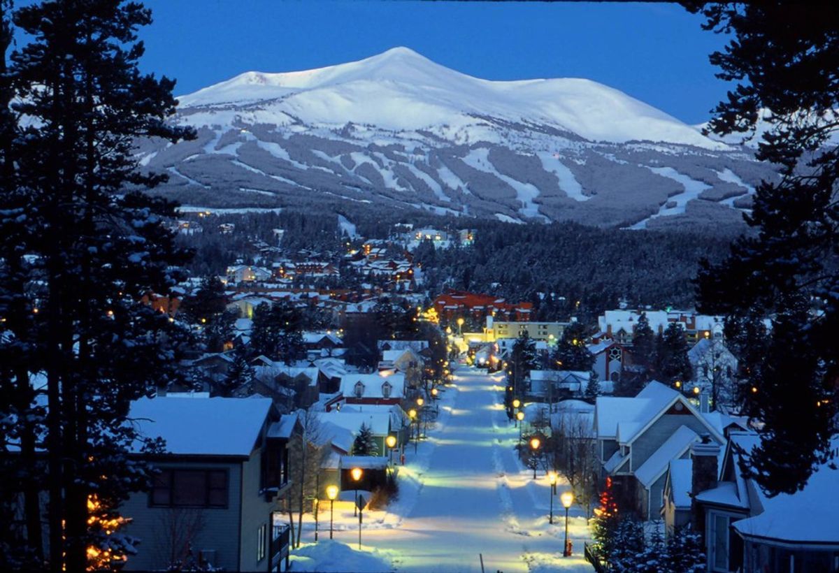 14 Best Christmas Towns to Visit To Get Into the Spirit