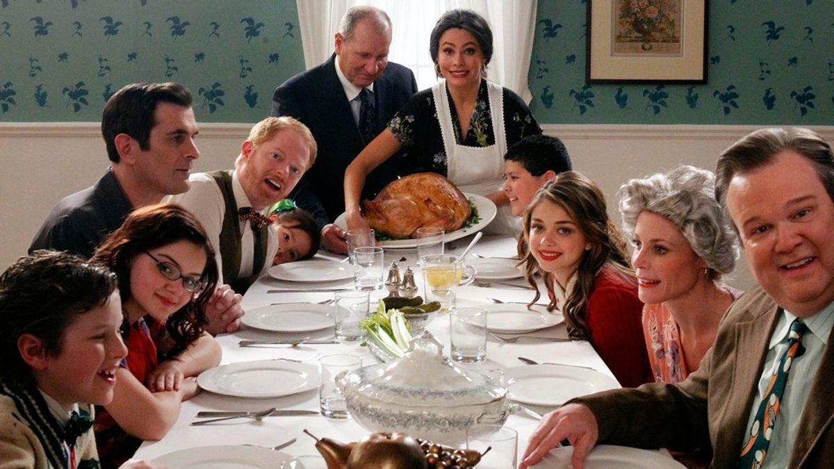 The Weeks Between Thanksgiving and Christmas For College Students As Told By Modern Family