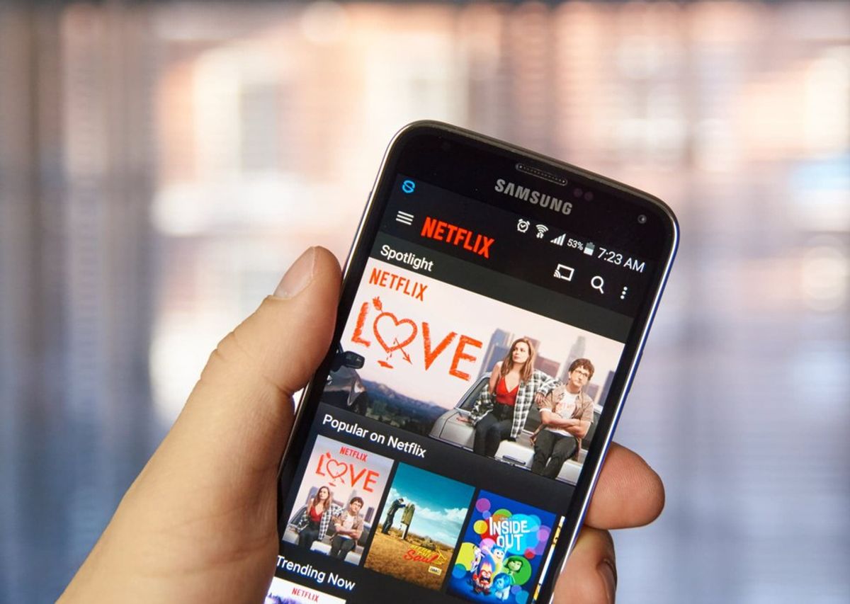 Watching Netflix Offline Is Now Official!