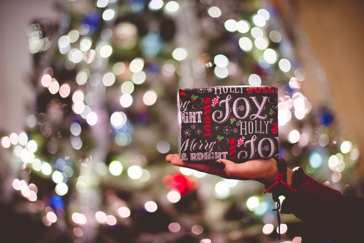 10 Practical Ways YOU Can Spread Christmas Cheer