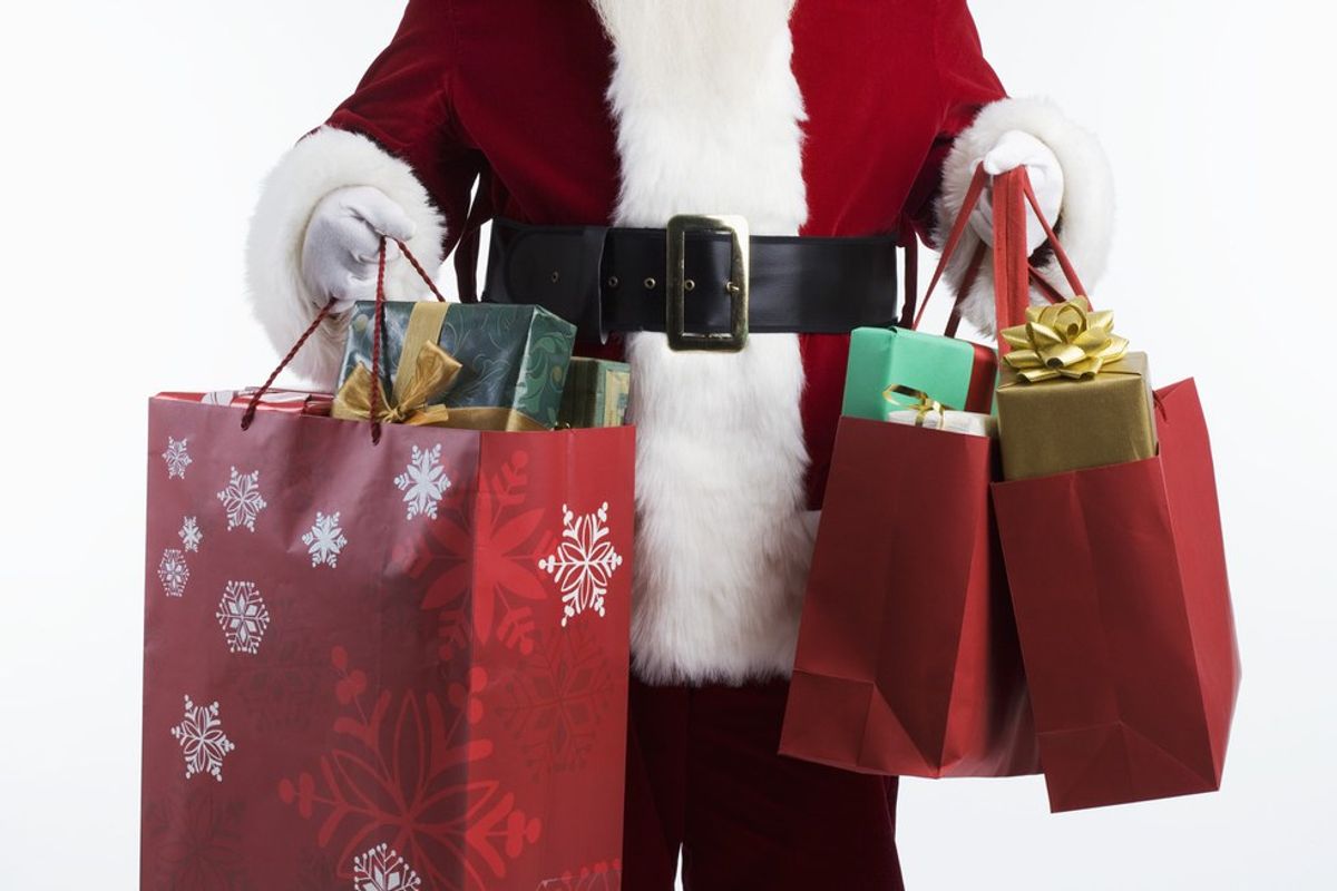 9 Thoughts You Have While Christmas Shopping