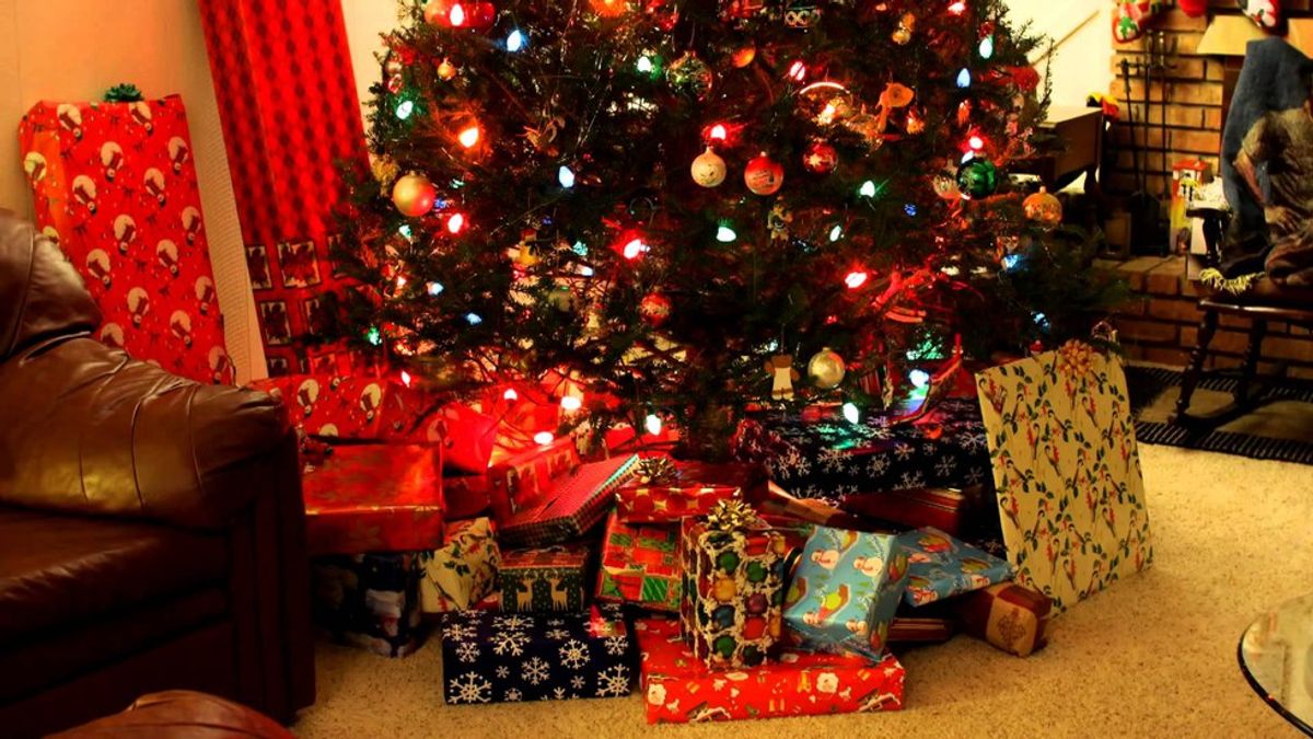 10 Signs That Show You Are In The Christmas Spirit