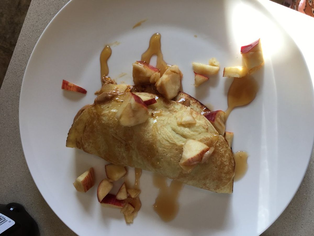 How To Make The Yummiest Apple Honey Breakfast Crêpe