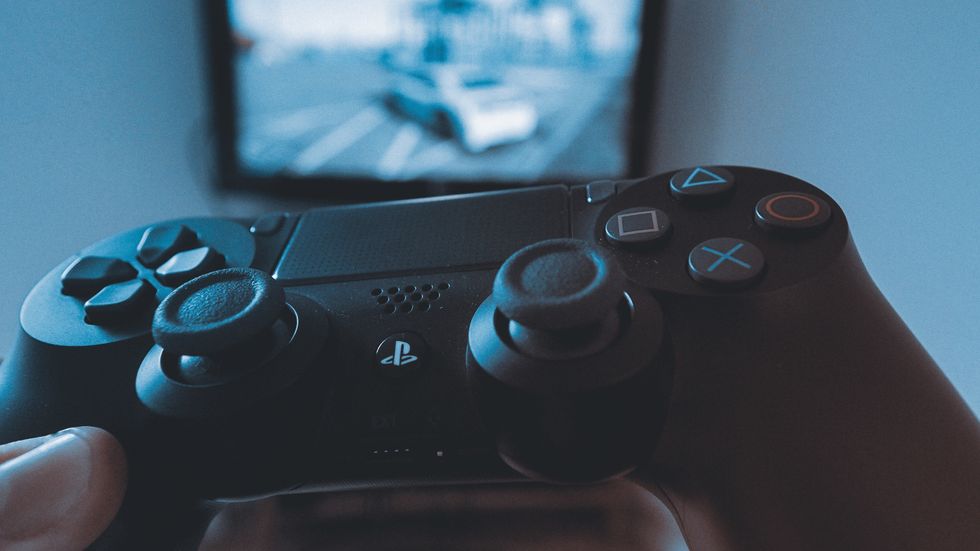 https://www.pexels.com/photo/black-sony-ps4-dualshock-4-wireless-controller-687811/