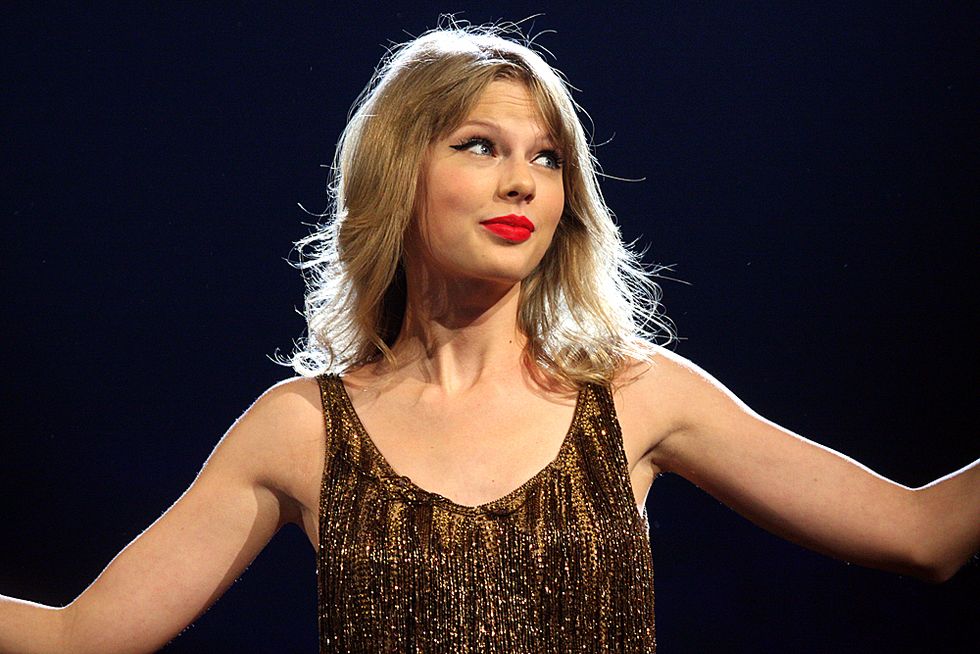 26 Ways You Know You're TOO Obsessed With Taylor Swift