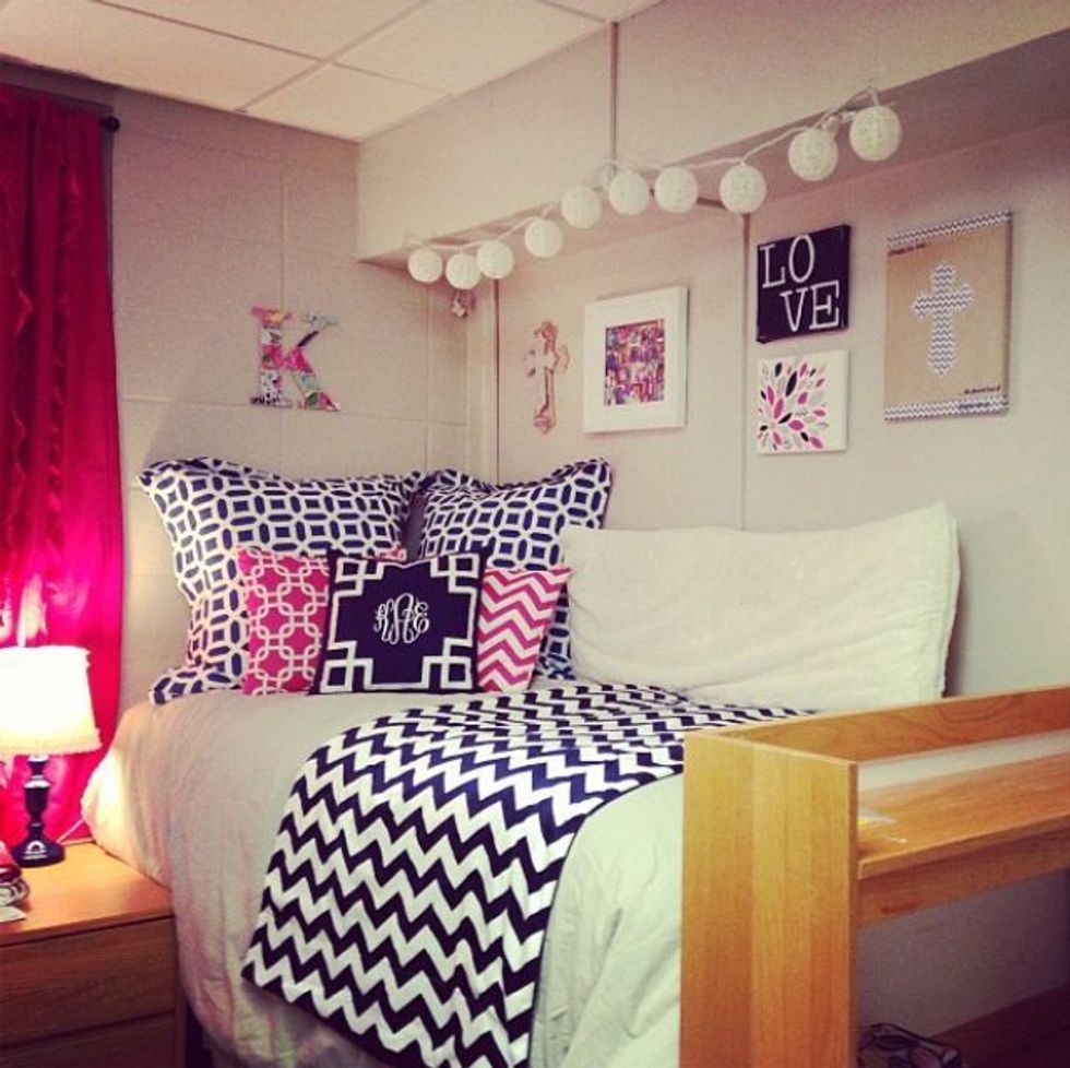 8 Things Every Girl Needs In Her Dorm Room