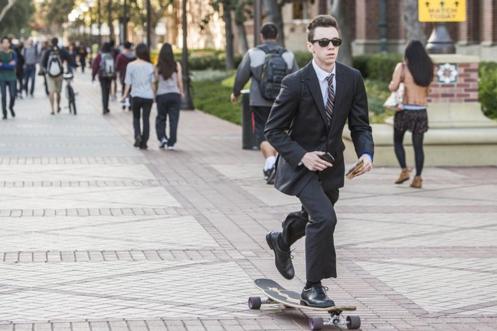 30 Thoughts Every College Student Has While Walking To Class