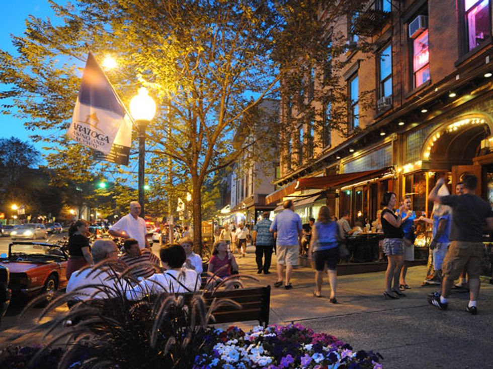 20 Places In Saratoga To Eat, Drink, And Hate People