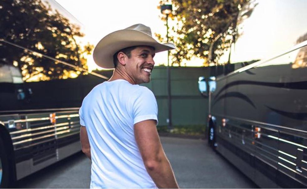 11 Reasons Dustin Lynch Is Simply Irresistible