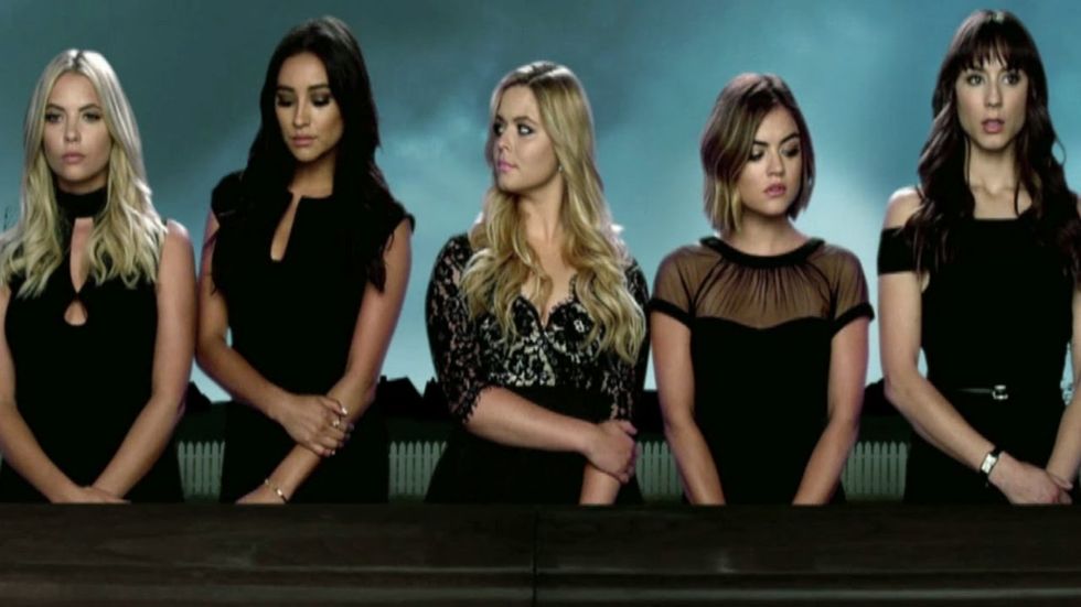 The 5 Stages Of Grief Every Diehard 'Pretty Little Liars' Fans Went Through