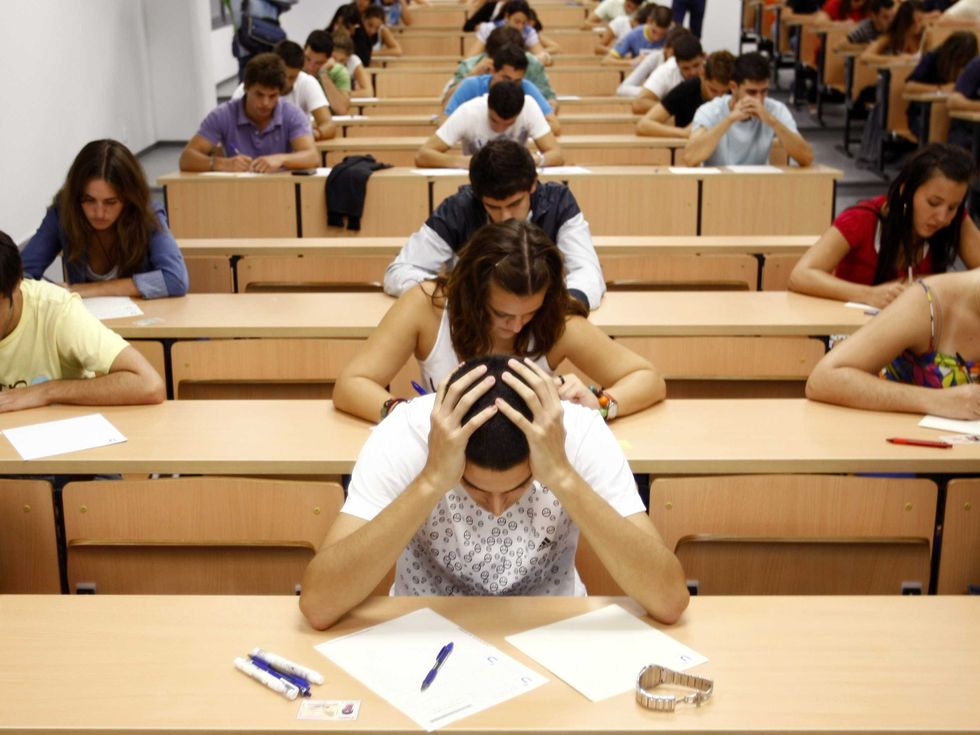 11 Things Every College Kid Does In The Classroom Besides Learn