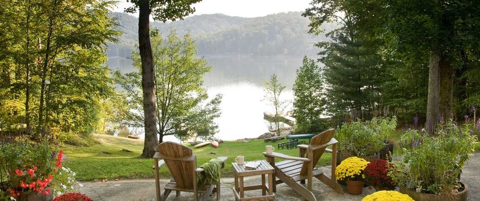 10 Signs You Grew Up With A Lake House