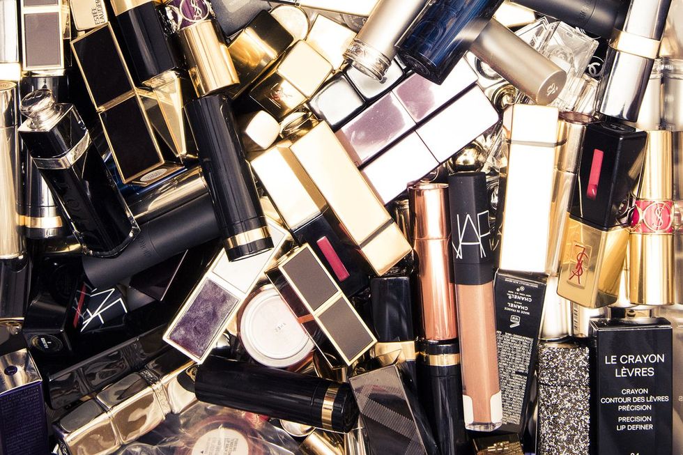 19 Things Only Makeup Lovers Understand