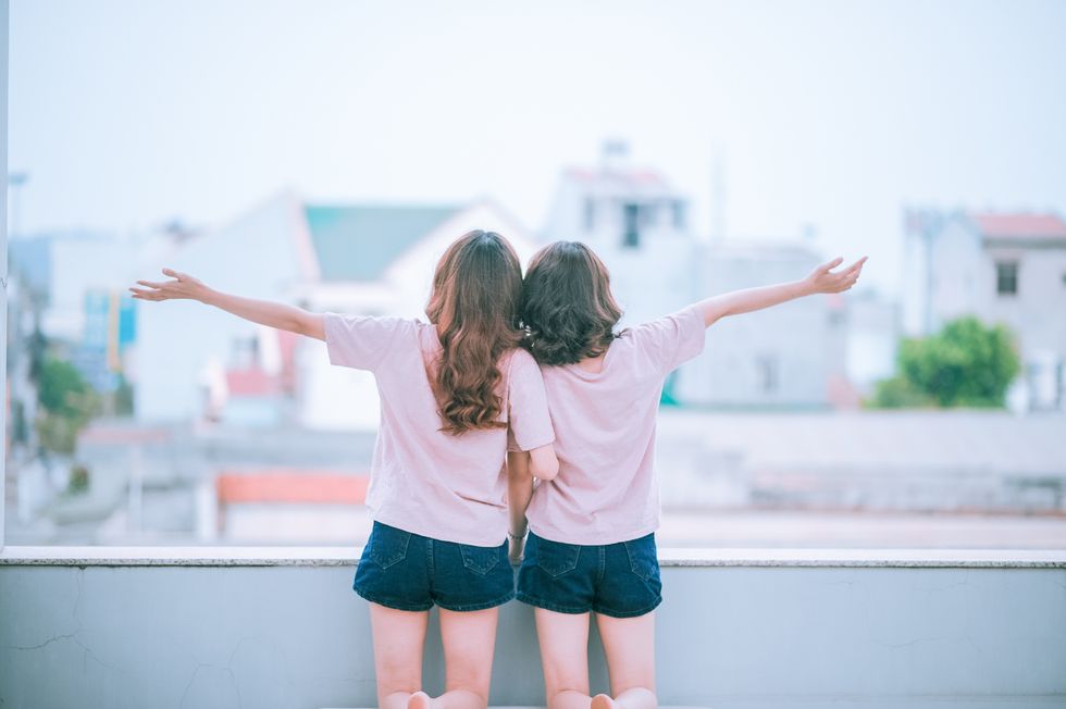 10 Reasons Why You Should Work With Your Best Friend