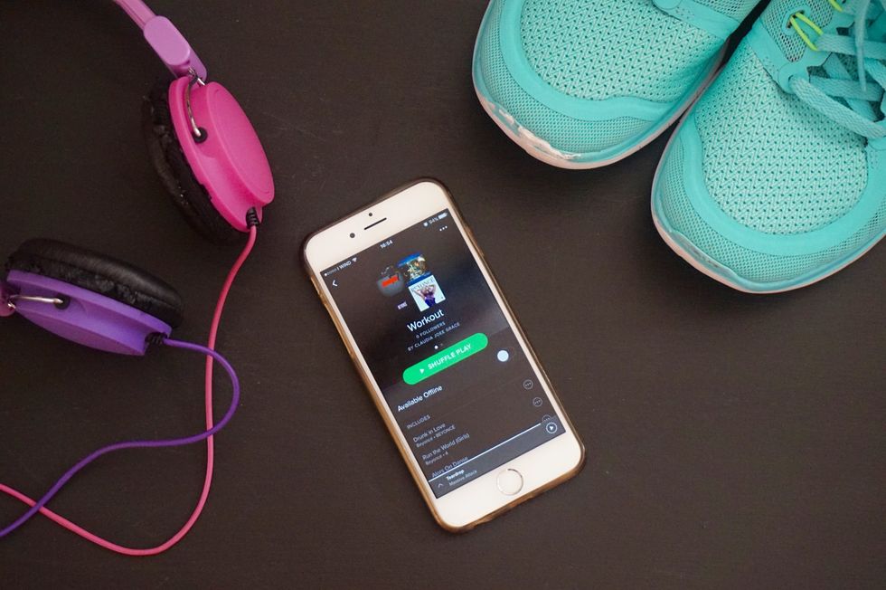 40-country-songs-you-need-to-add-to-your-workout-playlist